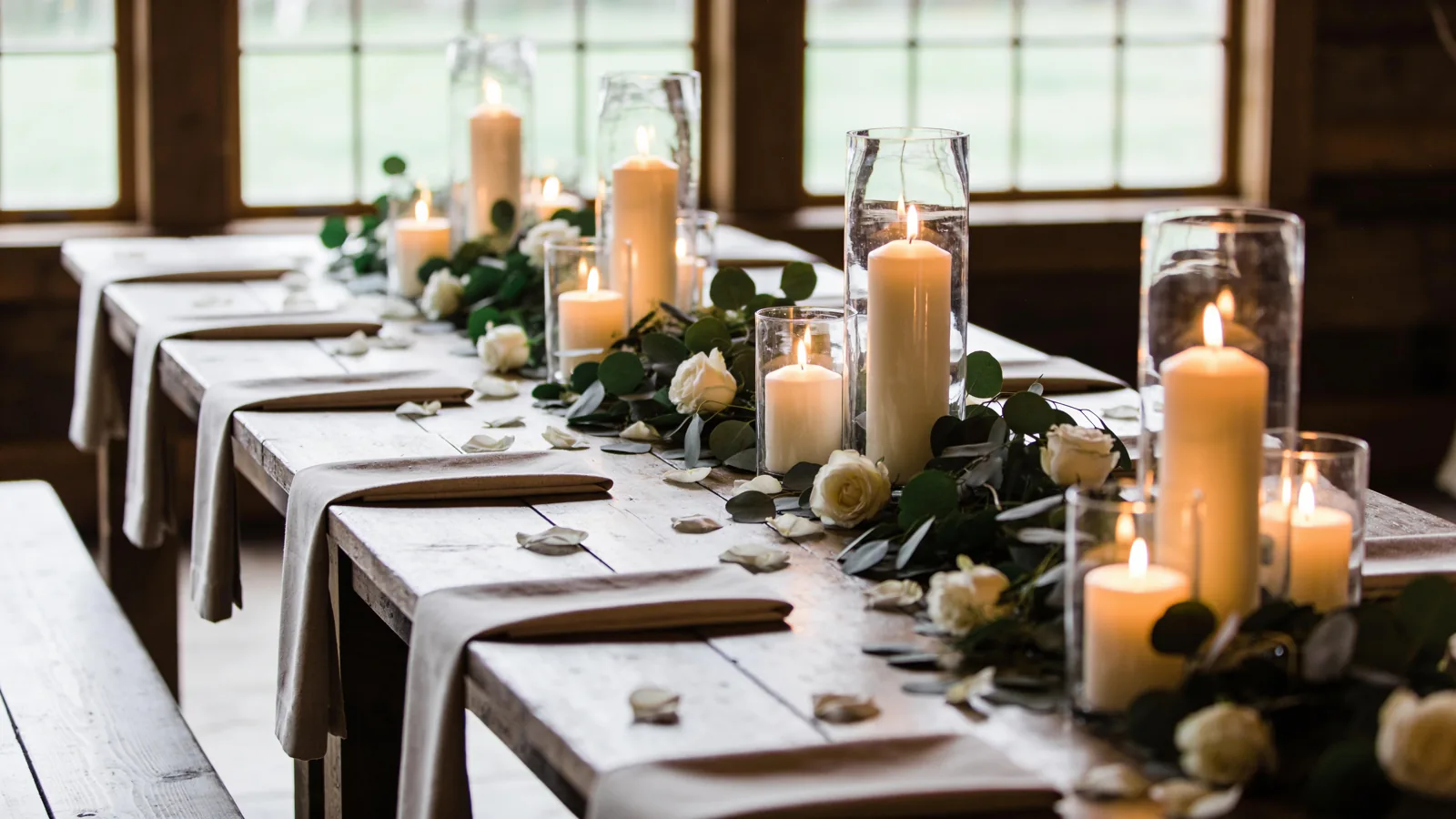 Girlande mit Kerzen für die Hochzeitstafel